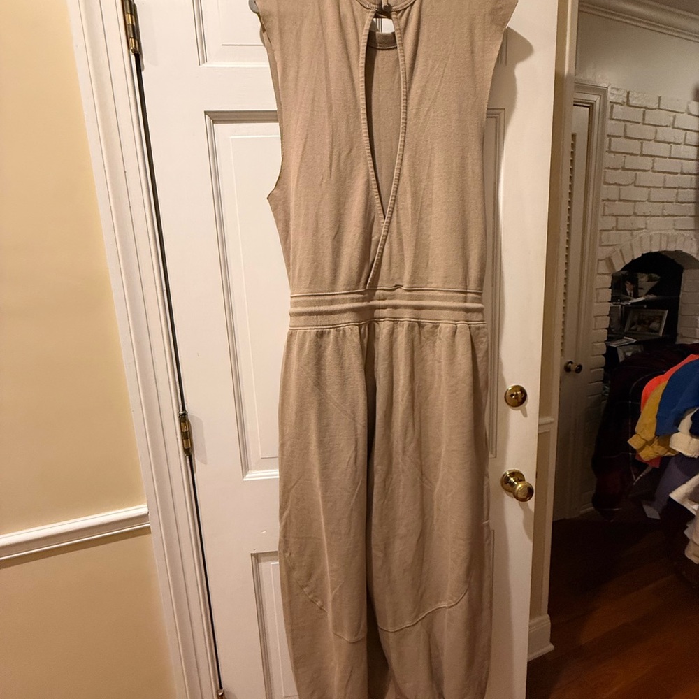 NWT Free People X FP Movement Throw And Go Onesie
Size XL
Color: Cement - Picture 7 of 7